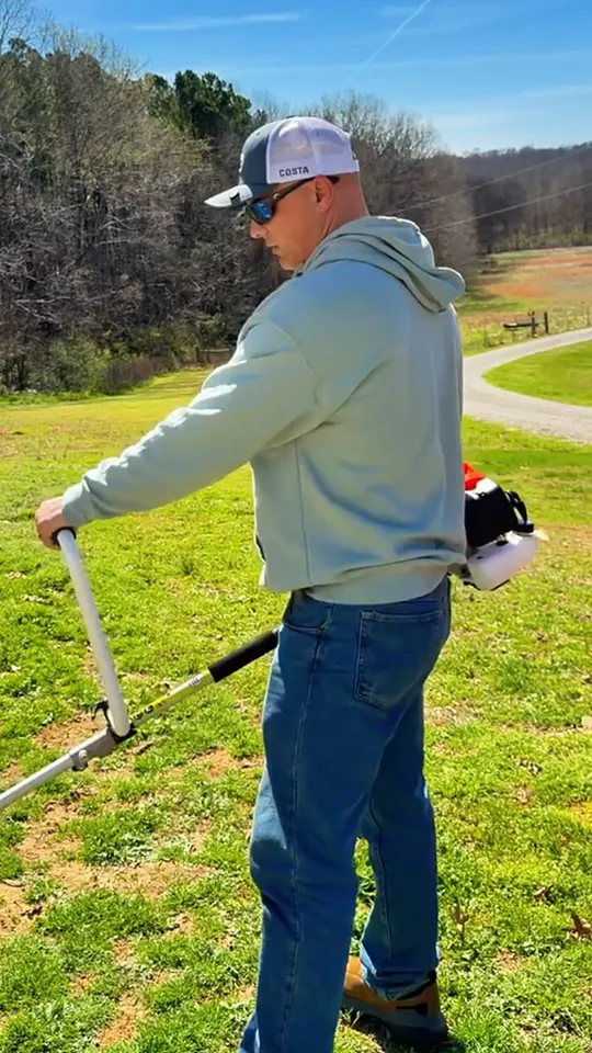 A customer standing upright while trimming with the Yeoman Handle fitted